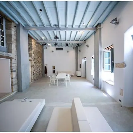 La Galerie - Art House Parikia Holiday home